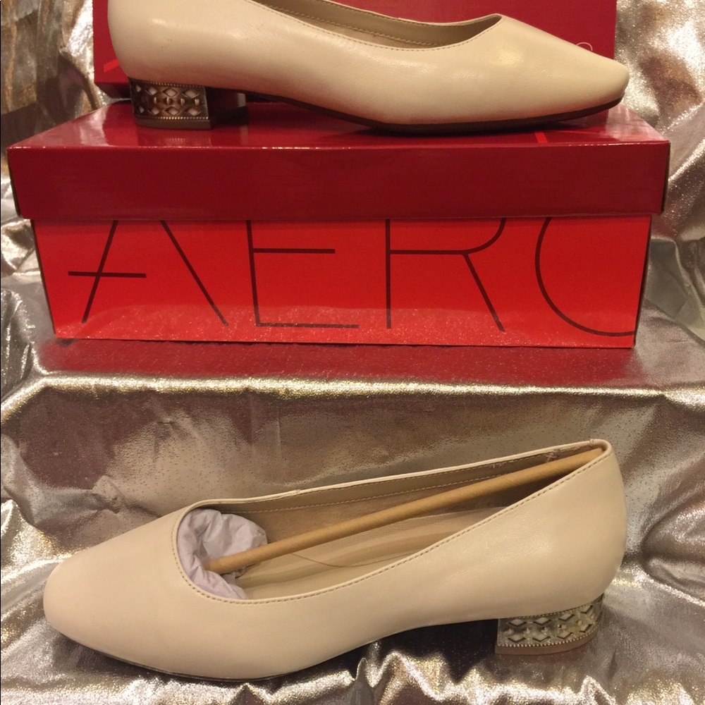 NEW! Aerosoles Subway-bone leather-metal heel